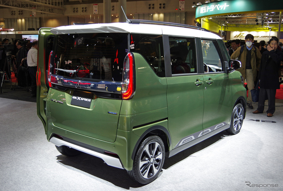 Thiết kế đằng sau của Mitsubishi eK X Space 2020