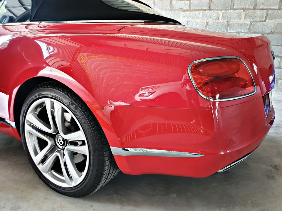 Trái tim W12 của Bentley Continental GTC đời 2013 kết hợp với hệ dẫn động cầu sau cùng hộp số tự động 8 cấp ZF