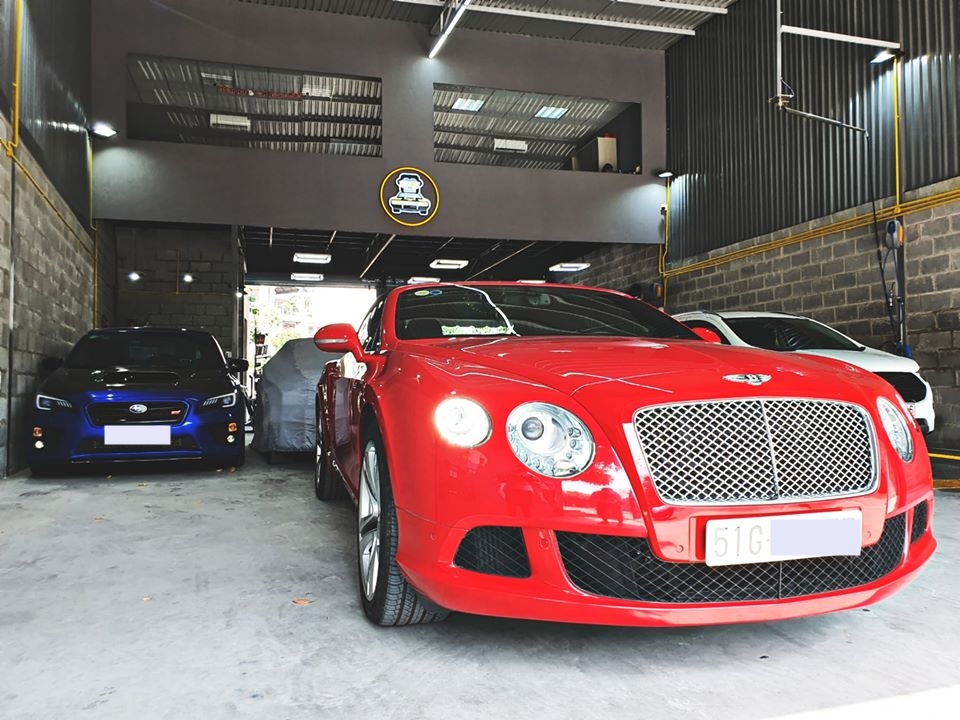 Nhờ đó, mẫu xe siêu sang mui trần Bentley Continental GTC đời 2013 tăng tốc từ vị trí xuất phát lên 100 km/h chỉ trong thời gian 4,7 giây trước khi đạt tốc độ tối đa 314 km/h. Nhờ đó, mẫu xe siêu sang mui trần Bentley Continental GTC đời 2013 tăng tốc từ vị trí xuất phát lên 100 km/h chỉ trong thời gian 4,7 giây trước khi đạt tốc độ tối đa 314 km/h.