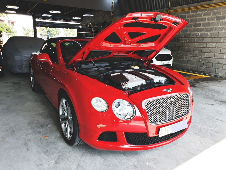 Động cơ trên giúp chiếc xe mui trần Bentley Continental GTC đời 2013 rao bán hơn 8 tỷ đồng sản sinh công suất tối đa 567 mã lực tại vòng tua máy 6.100 vòng/phút và mô-men xoắn cực đại 700 Nm tại 1.700 vòng/phút. Động cơ trên giúp chiếc xe mui trần Bentley Continental GTC đời 2013 rao bán hơn 8 tỷ đồng sản sinh công suất tối đa 567 mã lực tại vòng tua máy 6.100 vòng/phút và mô-men xoắn cực đại 700 Nm tại 1.700 vòng/phút.