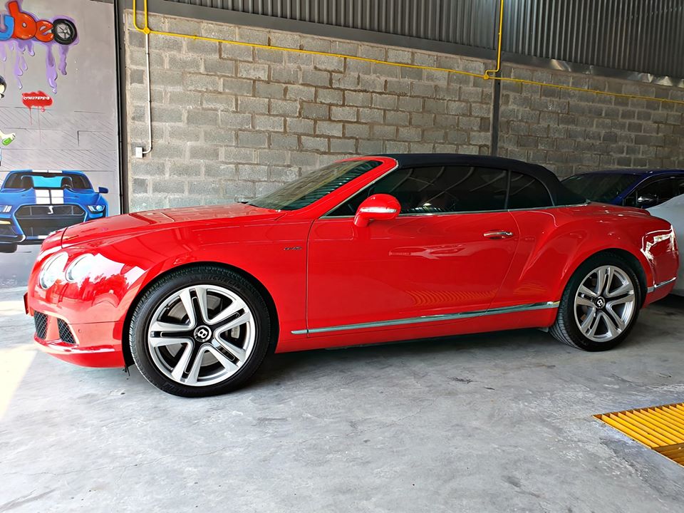 Người rao bán còn cho biết tình trạng chiếc xe siêu sang Bentley Continental GTC đời 2013 này chỉ mới lăn bánh được quãng đường dài hơn 8.000 miles, gần 13.000 km Người rao bán còn cho biết tình trạng chiếc xe siêu sang Bentley Continental GTC đời 2013 này chỉ mới lăn bánh được quãng đường dài hơn 8.000 miles, gần 13.000 km