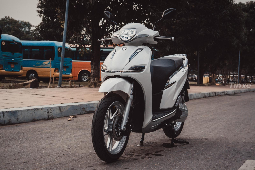 Mẫu xe máy điện Pega eSH được đưa ra so sánh với Honda SH
