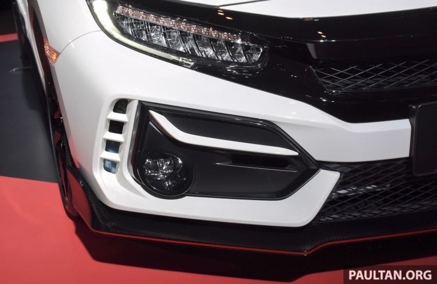 V&acirc;y nhỏ sơn tr&ugrave;ng m&agrave;u th&acirc;n ở hốc gi&oacute; giả của Honda Civic Type R 2020