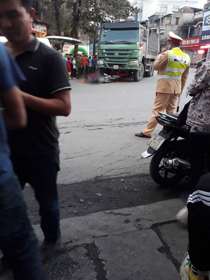 Hiện trường vụ tai nạn khiến người phụ nữ đi xe m&aacute;y tử vong