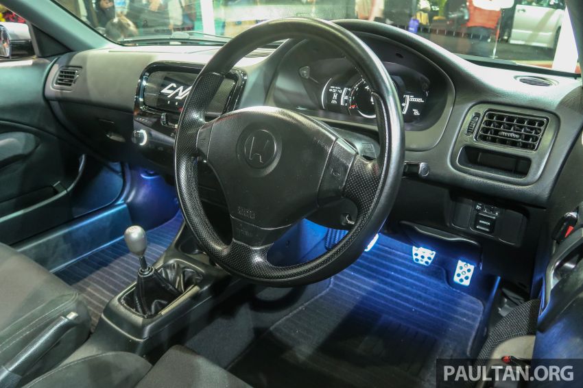 Nội thất tr&ocirc;ng kh&aacute; cổ của Honda Civic Cyber Night Japan Cruiser 2020