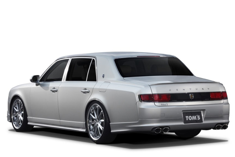 Toyota Century độ có 4 ống xả và cánh gió nhỏ trên nắp cốp sau Toyota Century độ có 4 ống xả và cánh gió nhỏ trên nắp cốp sau