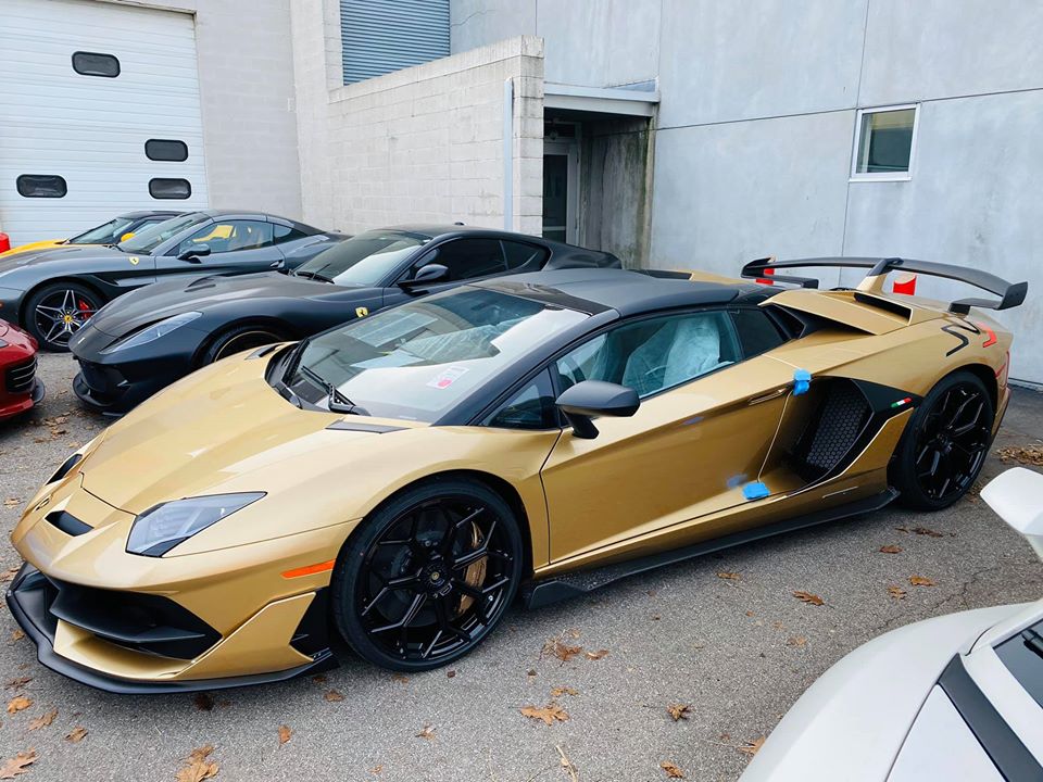 Chiếc Lamborghini Aventador SVJ Roadster n&agrave;y c&oacute; m&agrave;u sơn Oro Elios