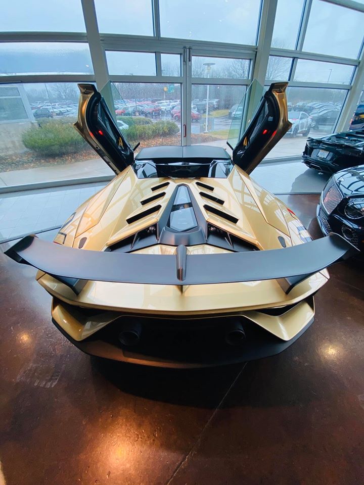 Người mua chiếc si&ecirc;u xe mui trần Lamborghini Aventador SVJ Roadster n&agrave;y l&agrave; trưởng nh&oacute;m Gia Lai Team