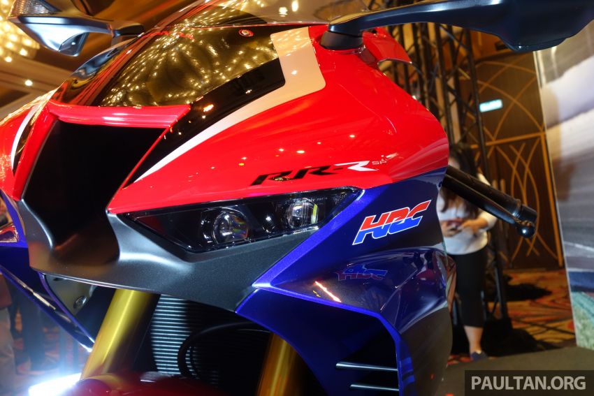 Cặp đ&egrave;n LED tr&ecirc;n Honda CBR1000RR-R 2020