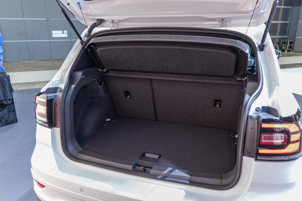 Khoang hành lý của mẫu SUV cỡ B đến từ Đức Khoang hành lý của mẫu SUV cỡ B đến từ Đức