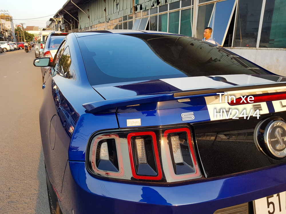 Chiếc Ford Mustang Shelby GT500 đời 2013 có 7 năm định cư tại Việt Nam sử dụng động cơ V8 siêu nạp, dung tích 5,8 lít, sản sinh công suất tối đa 662 mã lực tại vòng tua máy 6.500 vòng/phút và mô-men xoắn cực đại đạt 856 Nm tại vòng tua máy 4.000 vòng/phút. Chiếc Ford Mustang Shelby GT500 đời 2013 có 7 năm định cư tại Việt Nam sử dụng động cơ V8 siêu nạp, dung tích 5,8 lít, sản sinh công suất tối đa 662 mã lực tại vòng tua máy 6.500 vòng/phút và mô-men xoắn cực đại đạt 856 Nm tại vòng tua máy 4.000 vòng/phút.
