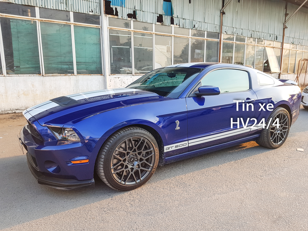 Số lần chiếc xe thể thao Ford Mustang Shelby GT500 độc nhất vô nhị tại Việt Nam tái xuất trên đường phố Sài thành sau khi được bán lại cho doanh nhân Sài thành chỉ đếm trên đầu ngón tay, vì thế, mỗi lần xe ra đường lại khiến giới mê xe xôn xao Số lần chiếc xe thể thao Ford Mustang Shelby GT500 độc nhất vô nhị tại Việt Nam tái xuất trên đường phố Sài thành sau khi được bán lại cho doanh nhân Sài thành chỉ đếm trên đầu ngón tay, vì thế, mỗi lần xe ra đường lại khiến giới mê xe xôn xao