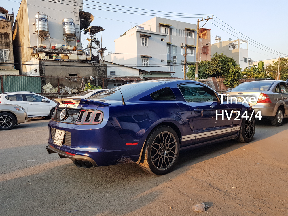 Con Con ngựa hoang thêm chút sức mạnh của loài rắn hổ mang với công suất tối đa lên đến 662 mã lực đủ đe doạ các mẫu siêu xe đang có mặt tại Việt Nam như McLaren 570S, Audi R8, Mercedes-Benz SLR McLaren hay Lamborghini Murcielago. Điểm yếu của Ford Mustang Shelby GT500 chính là thiết kế quá cơ bắp không quyến rũ và ấn tượng như các siêu xe trên.