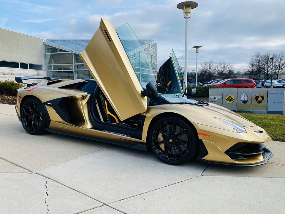 Dòng xe Lamborghini Aventador bán giảm hơn 100 chiếc so với năm 2018. Trong ảnh là Lamborghini Aventador SVJ mui trần sản xuất 800 chiếc Dòng xe Lamborghini Aventador bán giảm hơn 100 chiếc so với năm 2018. Trong ảnh là Lamborghini Aventador SVJ mui trần sản xuất 800 chiếc