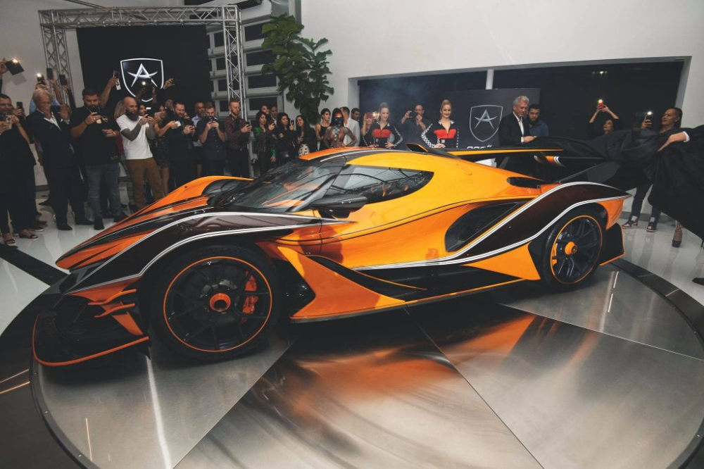 Không chỉ có động cơ đầy mạnh mẽ, Apollo Intensa Emozione còn có cân nặng rất nhẹ với trọng lượng chỉ 1.250 kg. Những lợi thế này giúp siêu xe của Apollo chỉ mất khoảng thời gian 2,7 giây để tăng tốc lên 100 km/h từ vị trí xuất phát trước khi đạt vận tốc tối đa 335 km/h. Không chỉ có động cơ đầy mạnh mẽ, Apollo Intensa Emozione còn có cân nặng rất nhẹ với trọng lượng chỉ 1.250 kg. Những lợi thế này giúp siêu xe của Apollo chỉ mất khoảng thời gian 2,7 giây để tăng tốc lên 100 km/h từ vị trí xuất phát trước khi đạt vận tốc tối đa 335 km/h.