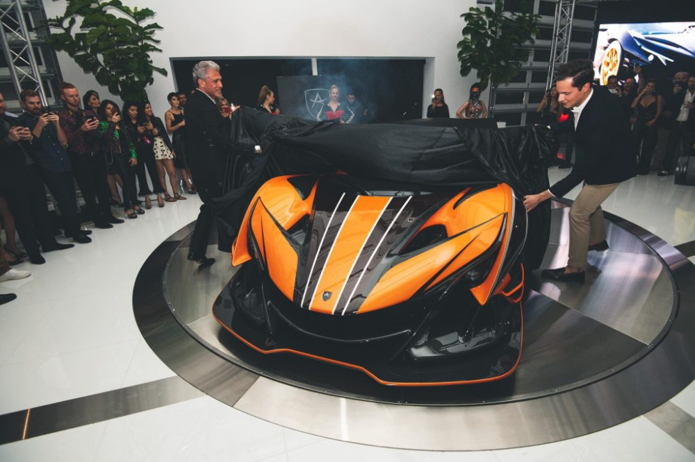 Chiếc siêu xe Apollo Intensa Emozione thứ 2 sản xuất dành cho khách hàng được lộ diện trên thế giới ở một sự kiện đặc biệt tại Miami, Hoa Kỳ Chiếc siêu xe Apollo Intensa Emozione thứ 2 sản xuất dành cho khách hàng được lộ diện trên thế giới ở một sự kiện đặc biệt tại Miami, Hoa Kỳ