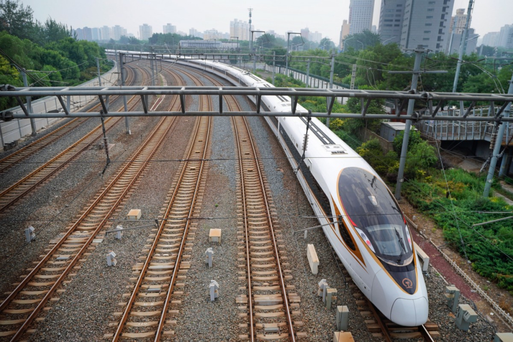 Nhằm phục vụ cho sự kiện thể thao quốc tế lớn diễn ra vào năm 2022, Trung Quốc đã chính thức đi vào vận hành một tuyến đường sắt cao tốc mới Nhằm phục vụ cho sự kiện thể thao quốc tế lớn diễn ra vào năm 2022, Trung Quốc đã chính thức đi vào vận hành một tuyến đường sắt cao tốc mới