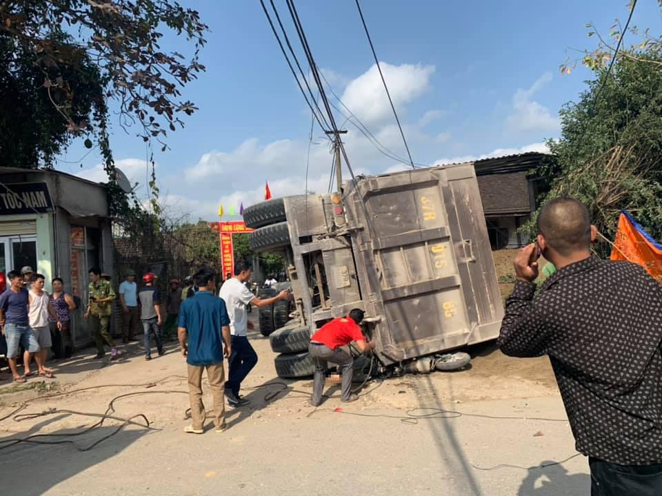 Hiện trường vụ tai nạn nghiêm trọng tại Nghệ An Hiện trường vụ tai nạn nghiêm trọng tại Nghệ An