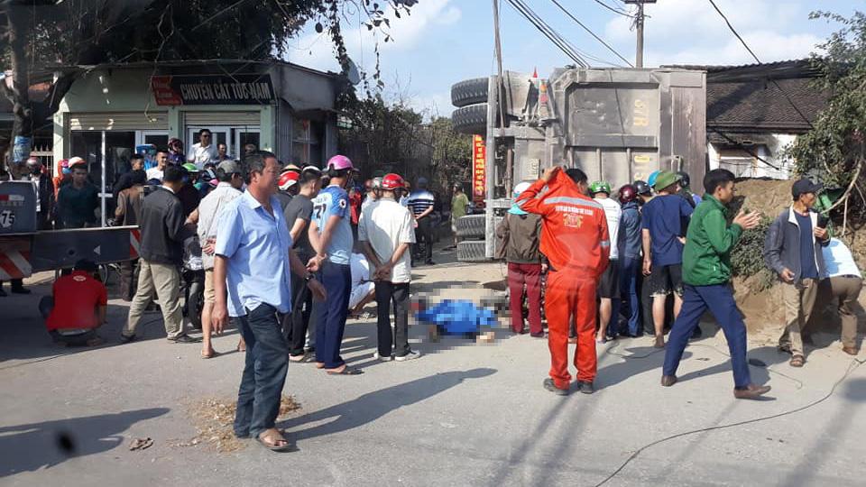 Vụ tai nạn khiến người phụ nữ đi xe máy tử vong tại chỗ Vụ tai nạn khiến người phụ nữ đi xe máy tử vong tại chỗ