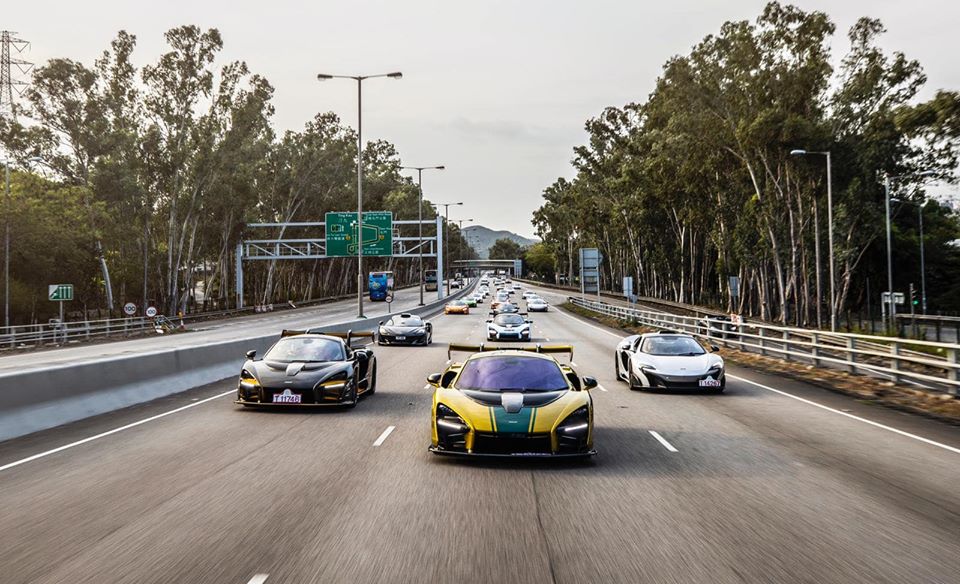 D&agrave;n si&ecirc;u xe McLaren tr&ecirc;n đường phố Hồng K&ocirc;ng