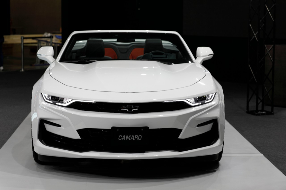Bên cạnh bản Camaro Heritage Edition, Chevrolet cũng giới thiệu đến thị trường Nhật Bản phiên bản nâng cấp giữa vòng đời của mẫu xe cơ bắp này. Bên cạnh bản Camaro Heritage Edition, Chevrolet cũng giới thiệu đến thị trường Nhật Bản phiên bản nâng cấp giữa vòng đời của mẫu xe cơ bắp này.