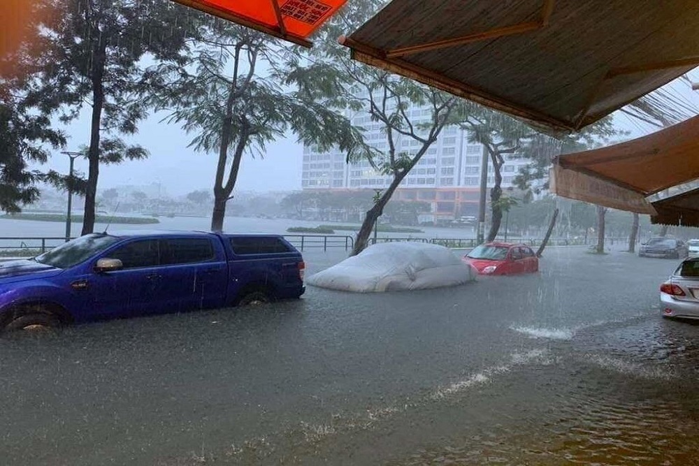 Không nên cố khởi động xe khi bị thủy kích tấn công Không nên cố khởi động xe khi bị thủy kích tấn công
