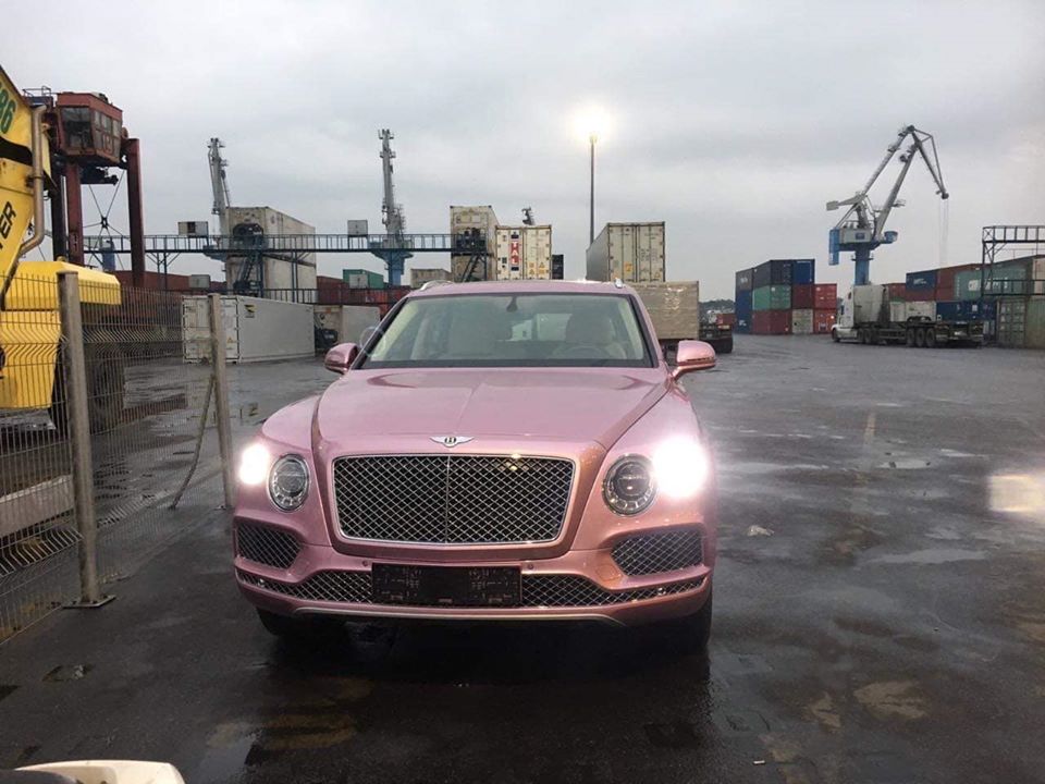 SUV si&ecirc;u sang Bentley Bentayga m&agrave;u hồng