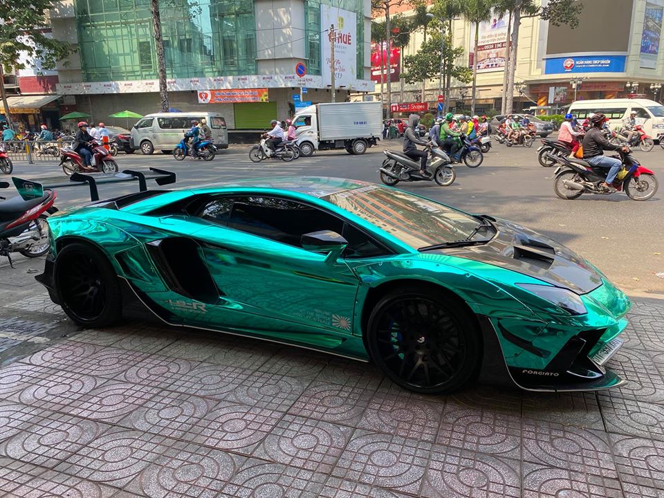 Ng&agrave;y si&ecirc;u xe Lamborghini Aventador Limited Edition 50 được doanh nh&acirc;n Vũng T&agrave;u b&aacute;n cho c&ocirc;ng ty nhập khẩu tư nh&acirc;n quận 5, Tp.HCM
