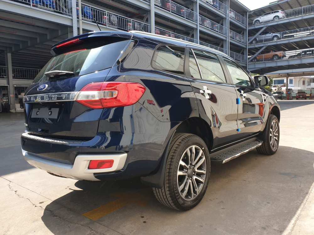 Ford Everest sở hữu nhiều t&iacute;nh năng hấp dẫn hơn c&aacute;c đối thủ c&ugrave;ng ph&acirc;n kh&uacute;c