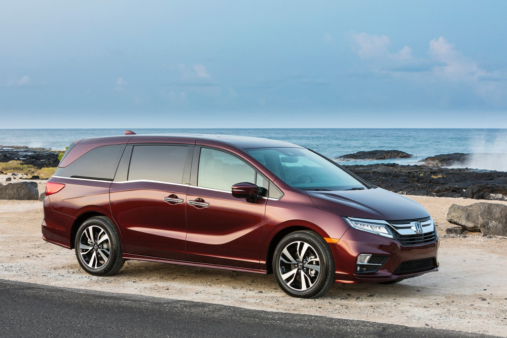 Honda Odyssey l&agrave; 1 trong 2 mẫu xe minivan c&oacute; trong danh s&aacute;ch