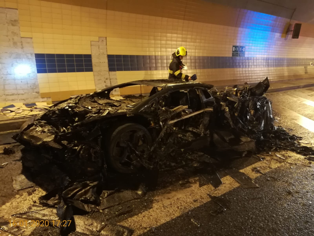 Chiếc siêu xe Lamborghini Aventador cháy chỉ còn trơ khung Chiếc siêu xe Lamborghini Aventador cháy chỉ còn trơ khung