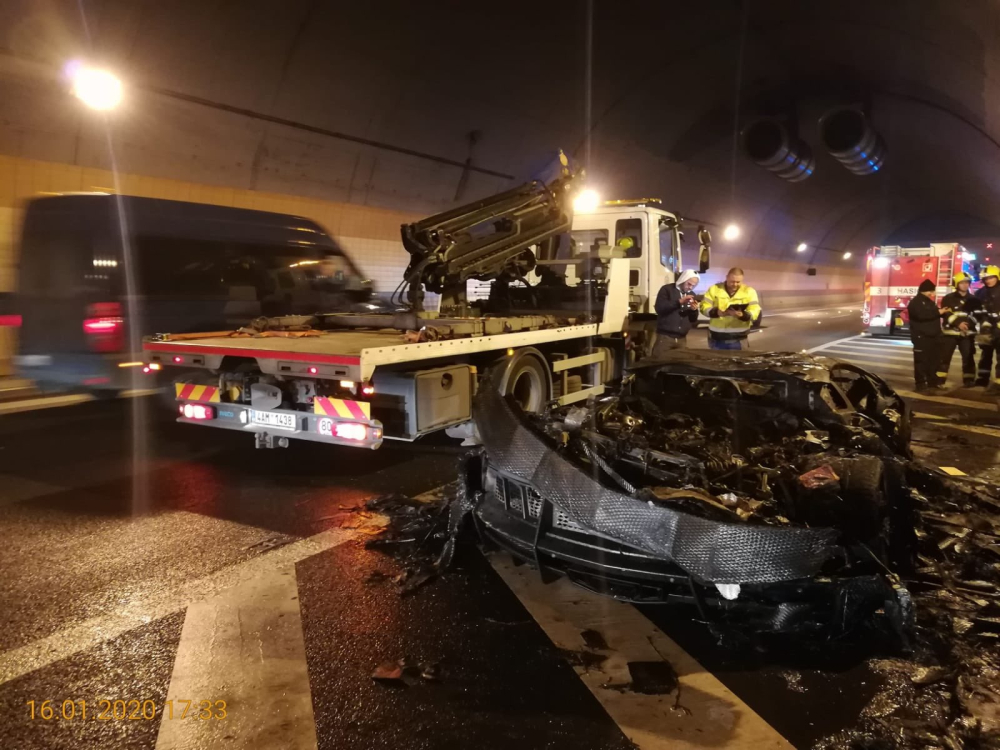 Vụ cháy đã gây thiệt hại không nhỏ về vật chất cho chủ nhân của chiếc Lamborghini Aventador Vụ cháy đã gây thiệt hại không nhỏ về vật chất cho chủ nhân của chiếc Lamborghini Aventador