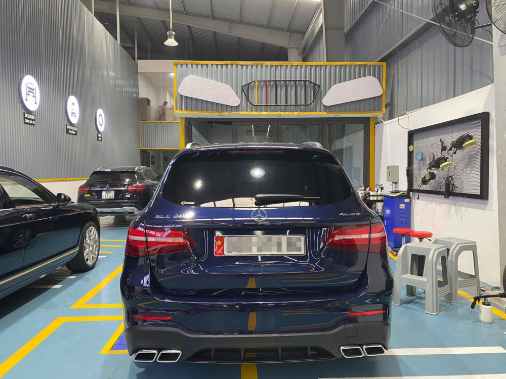 Chiếc SUV hạng sang c&ograve;n được độ cả cản sau