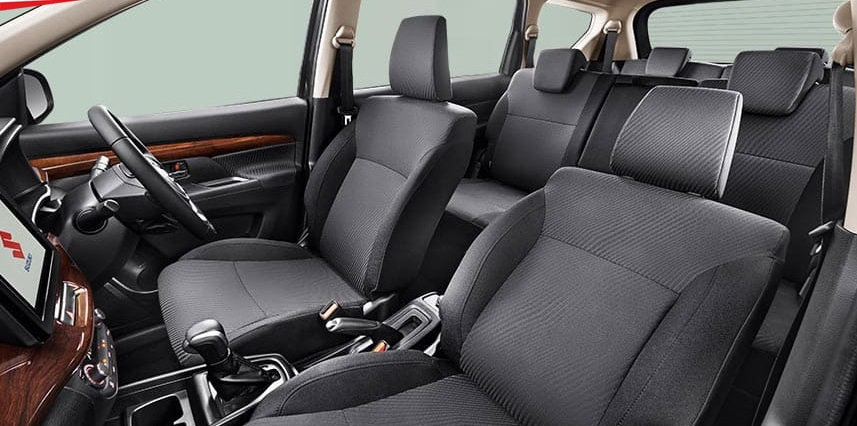 Suzuki Ertiga 2020 c&oacute; th&ecirc;m bệ t&igrave; tay trung t&acirc;m ở h&agrave;ng ghế thứ 2