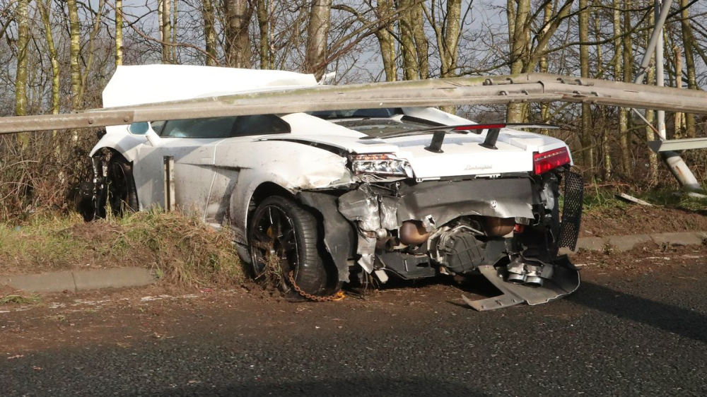 Chiếc Lamborghini Gallardo bị vỡ n&aacute;t cả đầu lẫn đu&ocirc;i xe