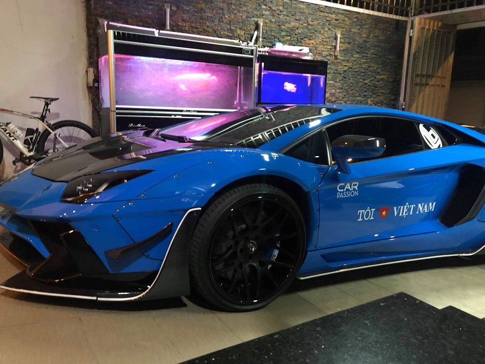  M&agrave;u sơn nguy&ecirc;n bản của Lamborghini Aventador Limited Edition 50 