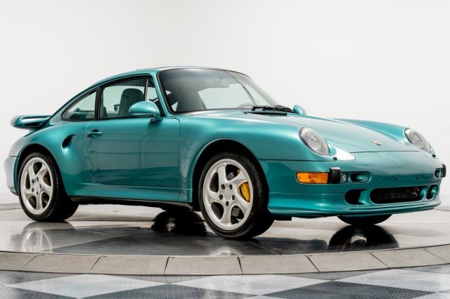 Với mức gi&aacute; tr&ecirc;n, nhiều người c&oacute; thể mua được tới 2 chiếc si&ecirc;u xe Porsche 911 GT2 RS hay một chiếc Porsche 935 mới m&agrave; trong t&agrave;i khoản vẫn chưa hết số tiền 899.900 đ&ocirc; la
