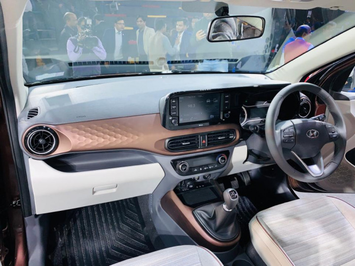 Nội thất bên trong Hyundai Aura 2020 về cơ bản là giống Grand i10 2019