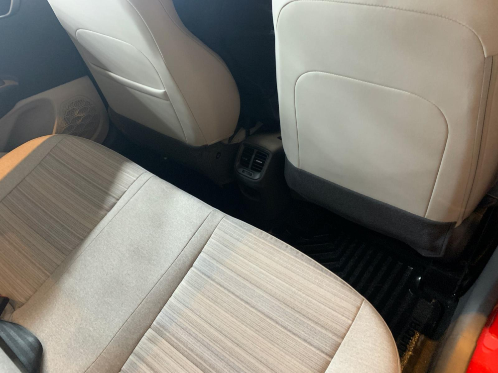 Hàng ghế sau với cửa gió điều hòa của Hyundai Aura 2020