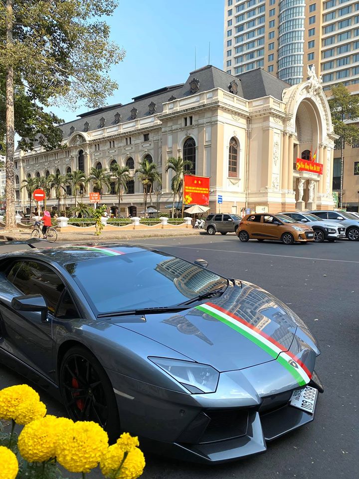 Lamborghini Aventador LP700-4 mang biển nước bạn Lào Lamborghini Aventador LP700-4 mang biển nước bạn Lào