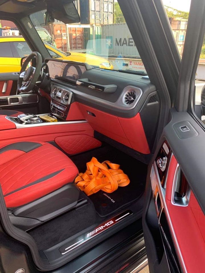 Bức ảnh này còn cho thấy có một chiếc Lamborghini Urus được mở công trong những ngày giáp Tết Bức ảnh này còn cho thấy có một chiếc Lamborghini Urus được mở công trong những ngày giáp Tết