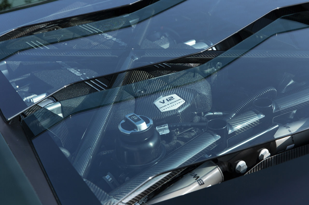 Siêu xe Lamborghini Aventador S LP740-4 Taiwan Edition vẫn được trang bị động cơ V12, hút khí tự nhiên, dung tích 6.5 lít, sản sinh ra công suất tối đa đến 740 mã lực, cao hơn 40 mã lực so với bản tiêu chuẩn. Mô-men xoắn cực đại của Lamborghini Aventador S vẫn được giữ nguyên ở mức 690 Nm. Siêu xe Lamborghini Aventador S LP740-4 Taiwan Edition vẫn được trang bị động cơ V12, hút khí tự nhiên, dung tích 6.5 lít, sản sinh ra công suất tối đa đến 740 mã lực, cao hơn 40 mã lực so với bản tiêu chuẩn. Mô-men xoắn cực đại của Lamborghini Aventador S vẫn được giữ nguyên ở mức 690 Nm.