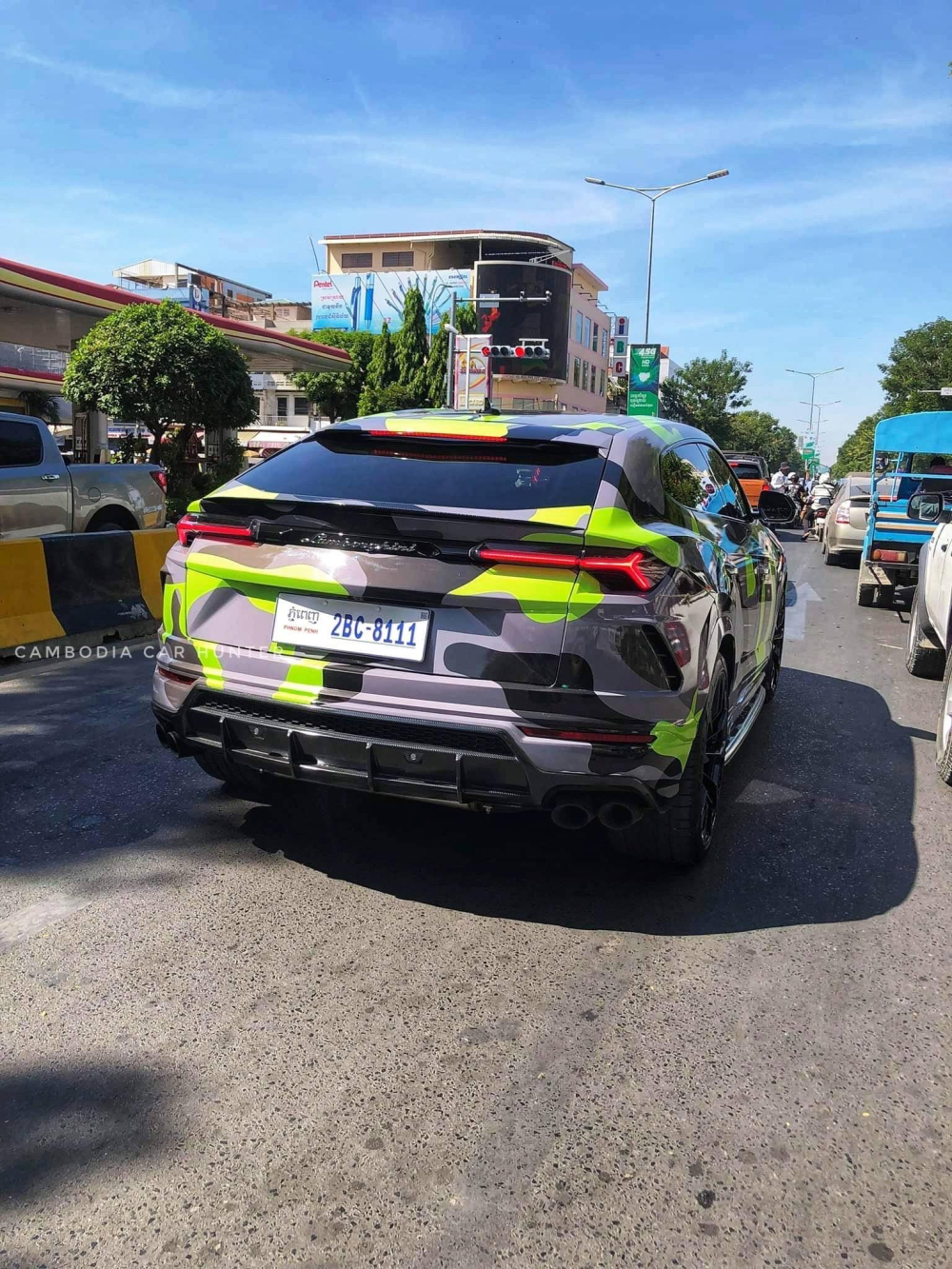 Chiếc Lamborghini Urus l&uacute;c c&ograve;n bộ &aacute;o rằn ri