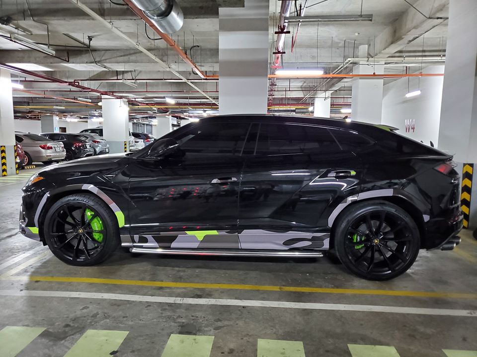 Giới m&ecirc; xe Việt sửng sốt với một chiếc Lamborghini Urus m&agrave;u b&iacute; ẩn đỗ tại hầm xe ở quận 7