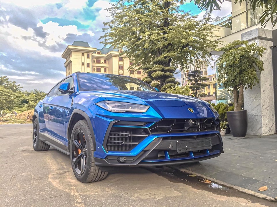 Dòng SUV doanh nhân Hải Phòng có sự phục vụ của một chiếc Lamborghini Urus màu xanh Blu Eleos thuộc diện không có chiếc thứ hai tại dải đất hình chữ S. Dòng SUV doanh nhân Hải Phòng có sự phục vụ của một chiếc Lamborghini Urus màu xanh Blu Eleos thuộc diện không có chiếc thứ hai tại dải đất hình chữ S.