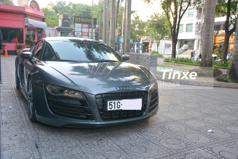 Vì thế, họ tìm đến những mẫu siêu xe Audi R8 thế hệ đầu tiên và bắt đầu độ lại theo ý thích riêng của mình. Vì thế, họ tìm đến những mẫu siêu xe Audi R8 thế hệ đầu tiên và bắt đầu độ lại theo ý thích riêng của mình.