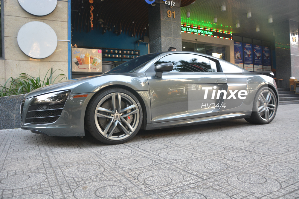 Ở tại Việt Nam có khoảng hơn 8 chiếc siêu xe Audi R8 thế hệ đầu tiên bao gồm bản V8 và V10. Ở tại Việt Nam có khoảng hơn 8 chiếc siêu xe Audi R8 thế hệ đầu tiên bao gồm bản V8 và V10.