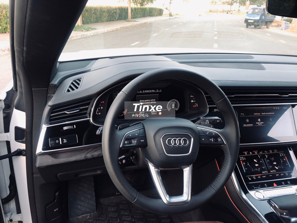 Điểm thú vị trên động cơ diesel V6 của Audi Q8 2019 chính là công nghệ mild hybrid với mạng lưới điện 40 V, cụm pin lithium-ion và máy phát điện, khởi động chạy bằng dây đai. Hệ thống này cho phép chiếc SUV đầu bảng của Audi có thể đạt vận tốc 160 km/h ngay cả khi động cơ ngắt hoàn toàn và thu hồi 12 kW điện trong lúc giảm tốc. Hệ thống giúp lượng nhiên liệu tiêu thụ của xe giảm khoảng 0,7 lít/100 km. Điểm thú vị trên động cơ diesel V6 của Audi Q8 2019 chính là công nghệ mild hybrid với mạng lưới điện 40 V, cụm pin lithium-ion và máy phát điện, khởi động chạy bằng dây đai. Hệ thống này cho phép chiếc SUV đầu bảng của Audi có thể đạt vận tốc 160 km/h ngay cả khi động cơ ngắt hoàn toàn và thu hồi 12 kW điện trong lúc giảm tốc. Hệ thống giúp lượng nhiên liệu tiêu thụ của xe giảm khoảng 0,7 lít/100 km.