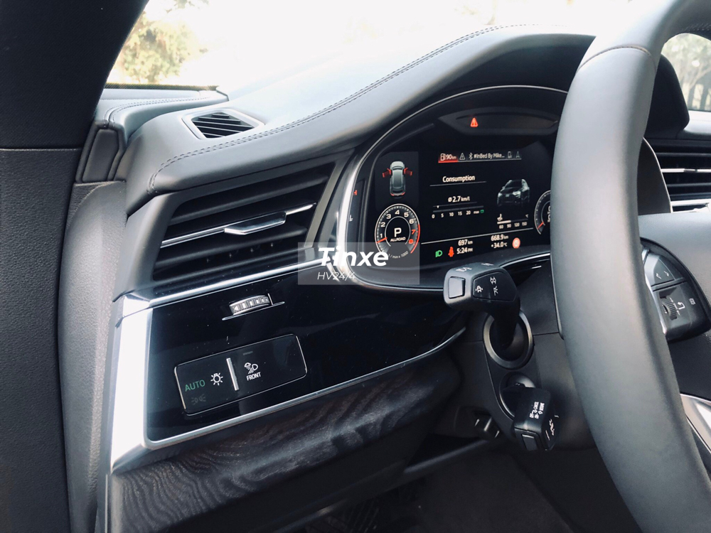 Ngoài ra, SUV hạng sang Audi Q8 2019 còn có thêm màn hình 12,3 inch ở bảng đồng hồ. Màn hình hiển thị thông tin trên kính chắn gió, dàn âm thanh Bang & Olufsen, logo quattro khắc laser 3D trên hộc găng tay cũng là những trang bị nổi bật cho chiếc SUV hạng sang của Audi. Ngoài ra, SUV hạng sang Audi Q8 2019 còn có thêm màn hình 12,3 inch ở bảng đồng hồ. Màn hình hiển thị thông tin trên kính chắn gió, dàn âm thanh Bang & Olufsen, logo quattro khắc laser 3D trên hộc găng tay cũng là những trang bị nổi bật cho chiếc SUV hạng sang của Audi.