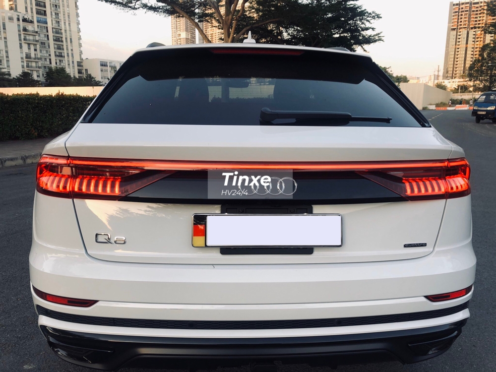 Những chiếc Audi Q8 có giá bán tại Việt Nam hơn 4 tỷ đồng, riêng chiếc xe trong bài có thêm các tuỳ chọn cao cấp như gói Year One package trị giá hơn 2.250 đô la, tương đương 52 triệu đồng tại Mỹ. Những chiếc Audi Q8 có giá bán tại Việt Nam hơn 4 tỷ đồng, riêng chiếc xe trong bài có thêm các tuỳ chọn cao cấp như gói Year One package trị giá hơn 2.250 đô la, tương đương 52 triệu đồng tại Mỹ.